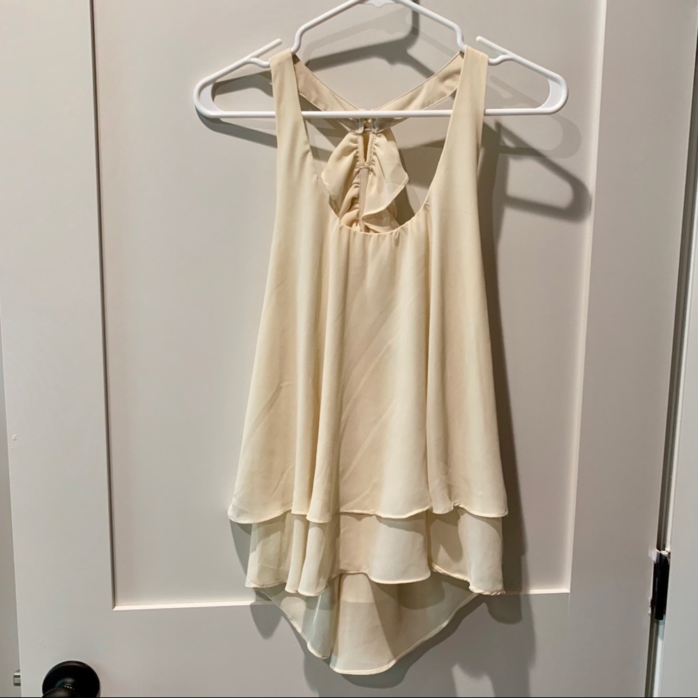 Ruffle Sleevless Blouse